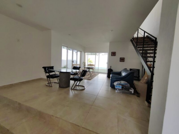Venta de Casa Sola con Alberca al Norte de Curenavaca