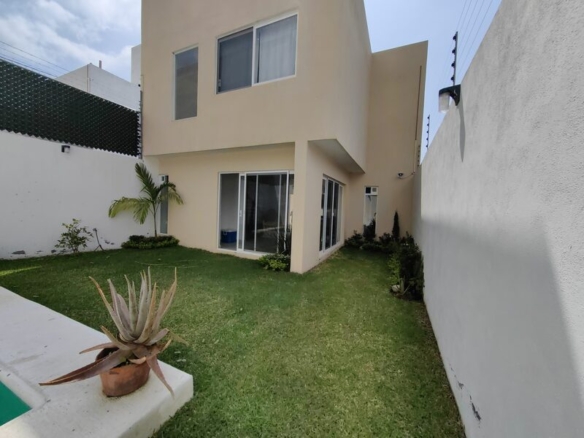 Venta de Casa Sola con Alberca al Norte de Curenavaca