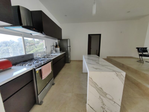 Venta de Casa Sola con Alberca al Norte de Curenavaca