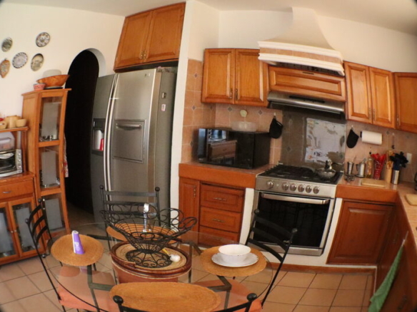 Venta de casa sola con alberca propia en Cuernavaca con vigilancia