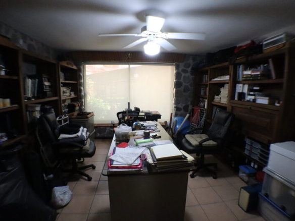 Venta de casa sola con alberca propia en Cuernavaca con vigilancia