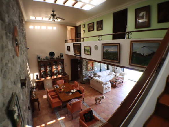 Venta de casa sola con alberca propia en Cuernavaca con vigilancia