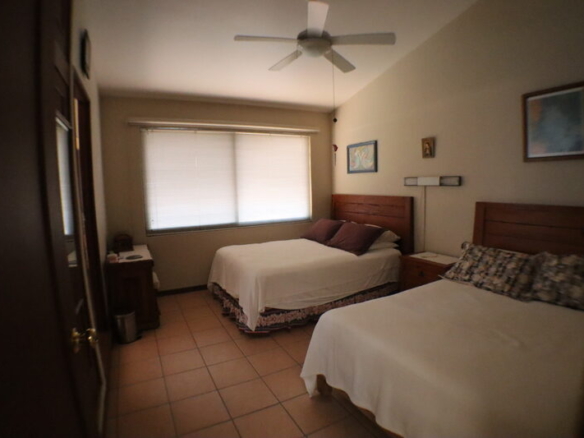 Venta de casa sola con alberca propia en Cuernavaca con vigilancia