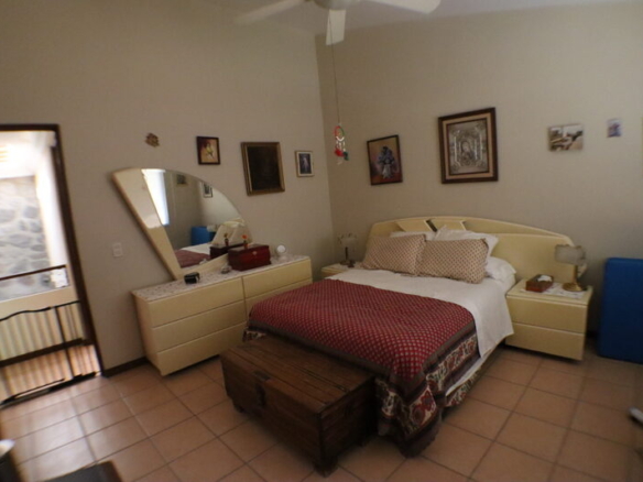 Venta de casa sola con alberca propia en Cuernavaca con vigilancia