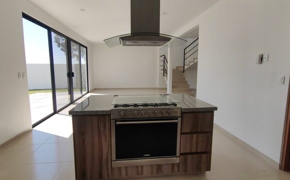 Venta de casa sola con alberca propia al norte de morellos