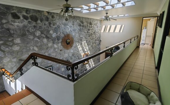 Venta de casa sola con alberca en Morelos