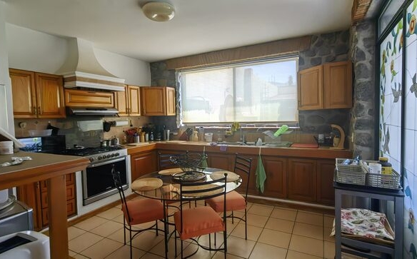 Venta de casa sola con alberca en Morelos