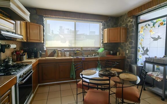 Venta de casa sola con alberca en Morelos
