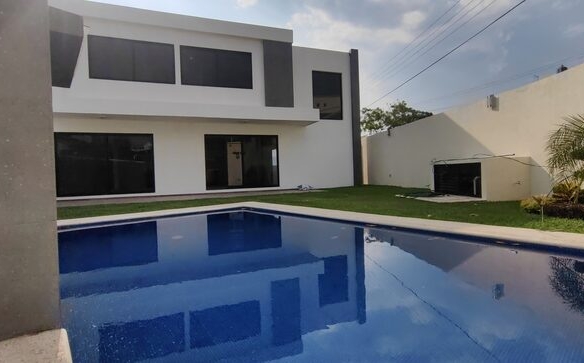Venta de casa sola con alberca propia al sur de morelos