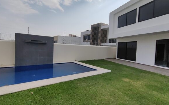 Venta de casa sola con alberca propia al sur de morelos
