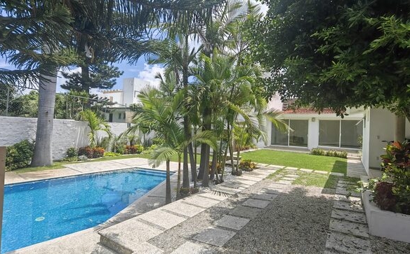 Venta de casas sola con alberca propia en Cuernavaca zona dorada