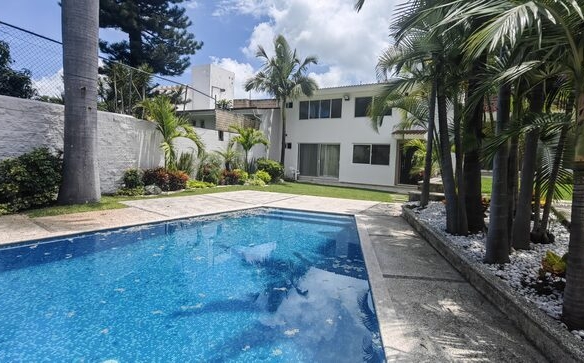 Venta de casas sola con alberca propia en Cuernavaca zona dorada