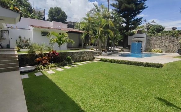 Venta de casas sola con alberca propia en Cuernavaca zona dorada