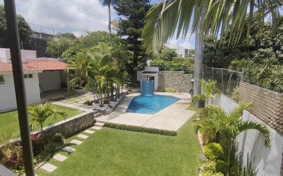 Venta de casas sola con alberca propia en Cuernavaca zona dorada