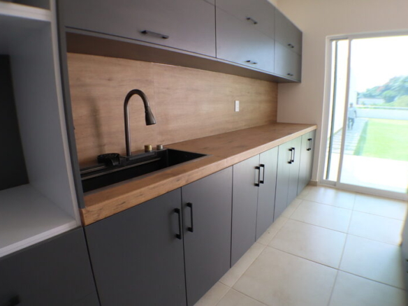 Venta de casa sola con alberca en fraccionamiento al sur de Morelos