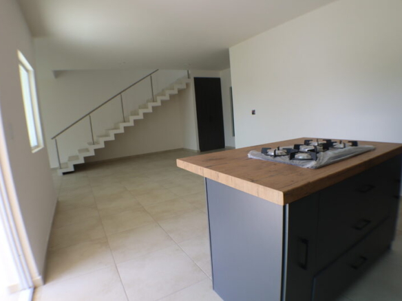 Venta de casa sola con alberca en fraccionamiento al sur de Morelos