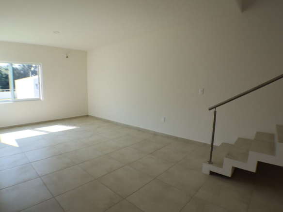 Venta de casa sola con alberca en fraccionamiento al sur de Morelos