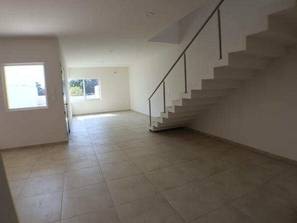 Venta de casa sola con alberca en fraccionamiento al sur de Morelos