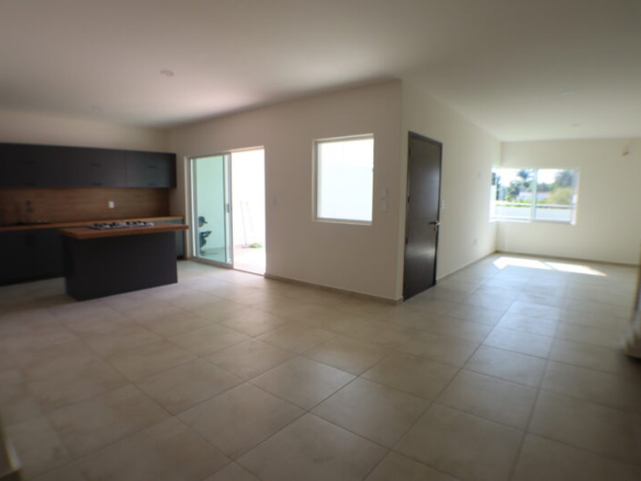 Venta de casa sola con alberca en fraccionamiento al sur de Morelos