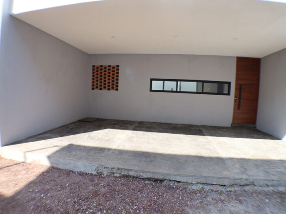 Venta de casa sola con alberca propia al sur de Morelos