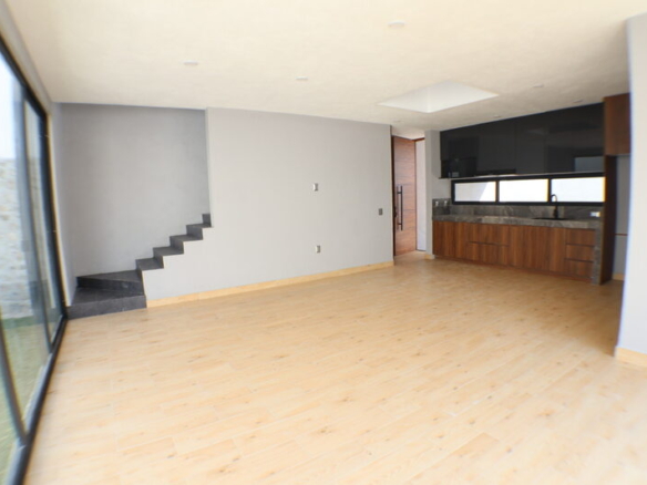 Venta de casa sola con alberca propia al sur de Morelos