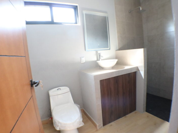 Venta de casa sola con alberca propia al sur de Morelos