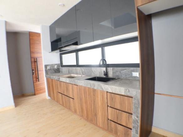 Venta de casa sola con alberca propia al sur de Morelos