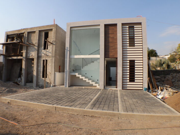 Venta de casa sola con alberca propia al sur de Cuernavaca