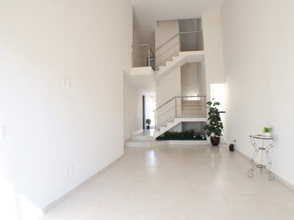 venta de casa sola con alberca propia en fraccionamiento al norte de Cuernavaca