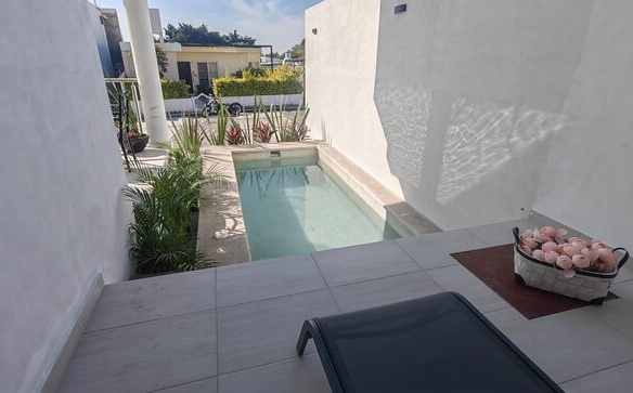 venta de casa sola con alberca propia en fraccionamiento al norte de Cuernavaca