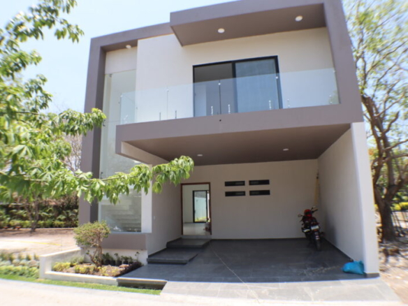 Venta de casa con alberca propia en el municipio de Jiutepec Morelos