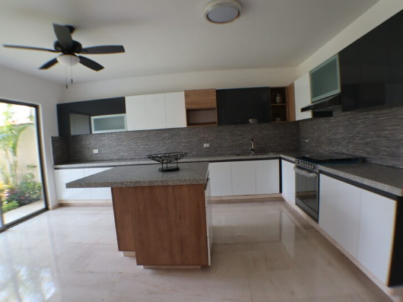 Venta de casa sola con alberca propia al sur de Morelos