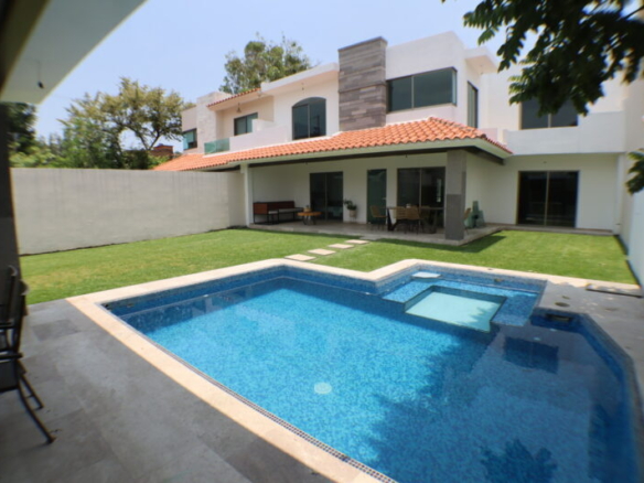 Venta de casa con alberca propia a 5 minutos del centro de Jiutepec, Morelos