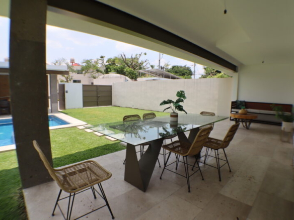 Venta de casa con alberca propia a 5 minutos del centro de Jiutepec, Morelos