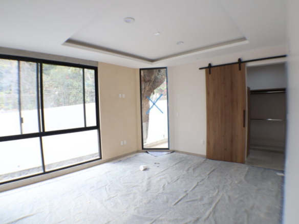 Venta de casa sola en privada con control de acceso en Cuernavaca