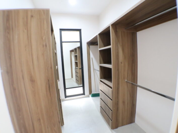 Venta de casa sola en privada con control de acceso en Cuernavaca