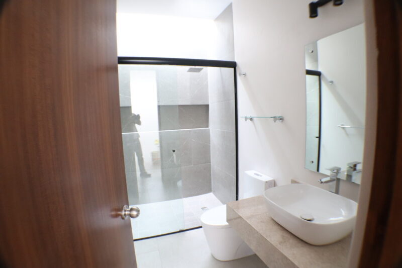 Venta de casa sola en privada con control de acceso en Cuernavaca