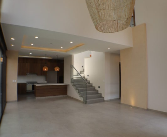 Venta de casa sola en privada con control de acceso en Cuernavaca