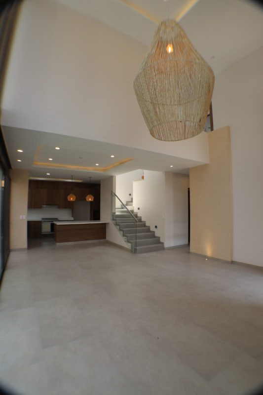 Venta de casa sola en privada con control de acceso en Cuernavaca