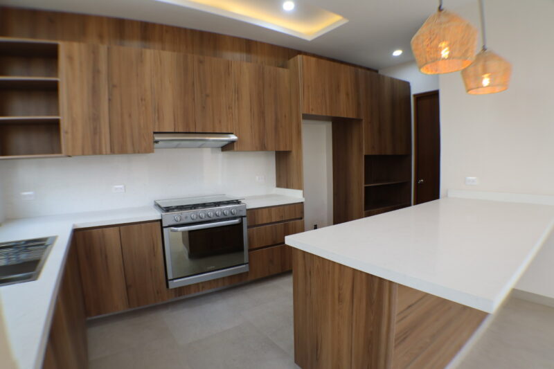 Venta de casa sola en privada con control de acceso en Cuernavaca