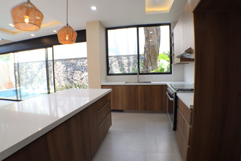 Venta de casa sola en privada con control de acceso en Cuernavaca