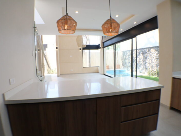 Venta de casa sola en privada con control de acceso en Cuernavaca