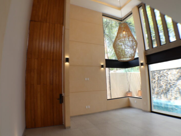 Venta de casa sola en privada con control de acceso en Cuernavaca