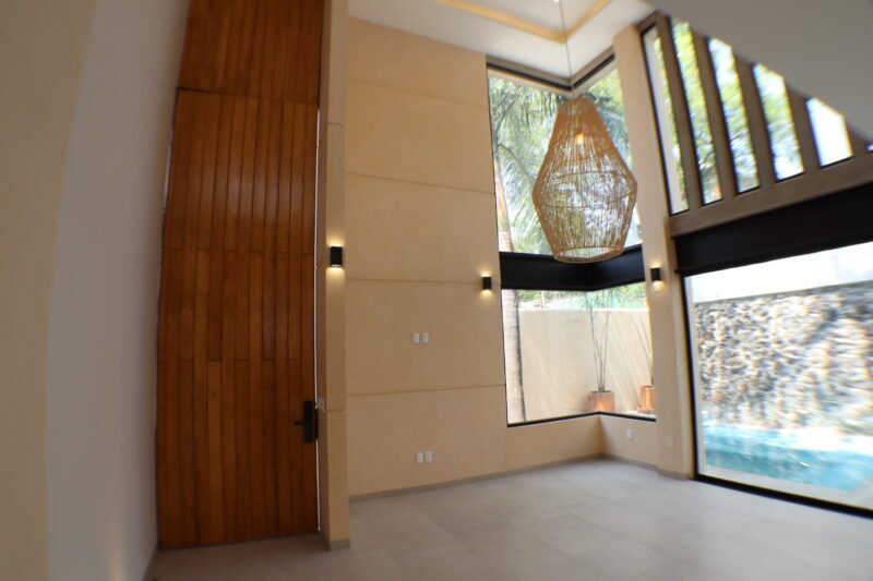 Venta de casa sola en privada con control de acceso en Cuernavaca