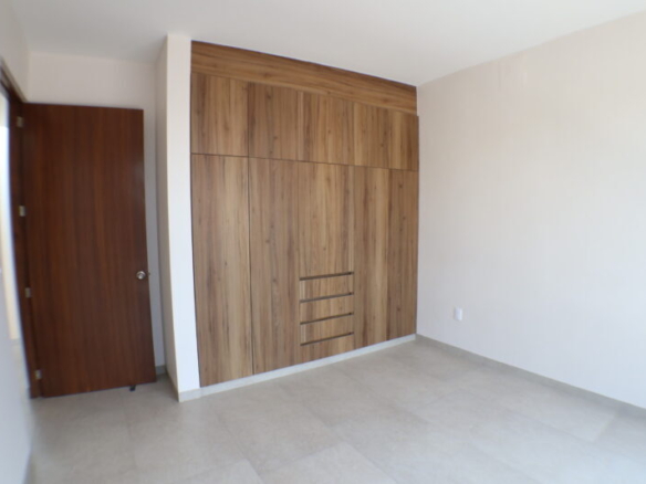 Venta de casa sola en privada con control de acceso en Cuernavaca