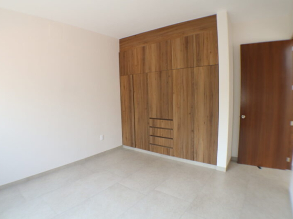 Venta de casa sola en privada con control de acceso en Cuernavaca