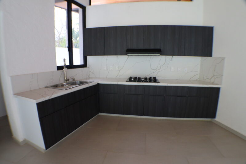 Venta de casa sola con alberca en fraccionamiento Sumiya en Cuernavaca