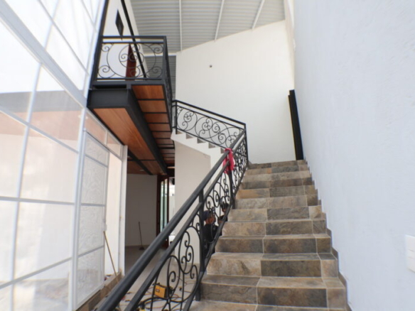 Venta de casa sola con alberca en fraccionamiento Sumiya en Cuernavaca