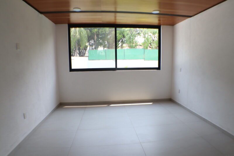 Venta de casa sola con alberca en fraccionamiento Sumiya en Cuernavaca