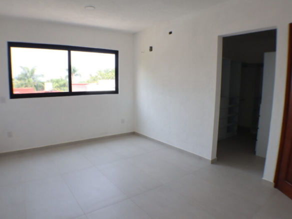 Venta de casa sola con alberca en fraccionamiento Sumiya en Cuernavaca